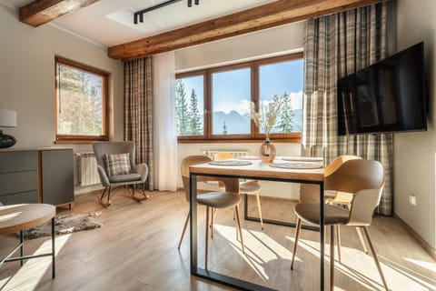 Living room, Mountain view