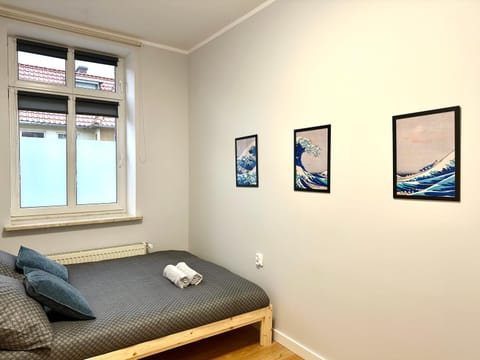 Bed, Photo of the whole room, towels