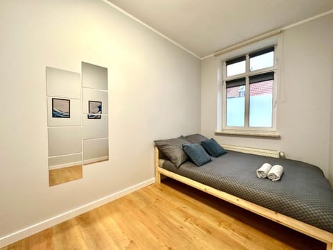 Bed, Photo of the whole room, towels