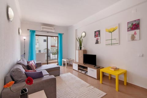 Communal lounge/ TV room, TV and multimedia, Living room, Seating area