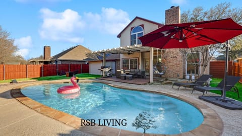 Patio, Garden, Swimming pool, sunbed