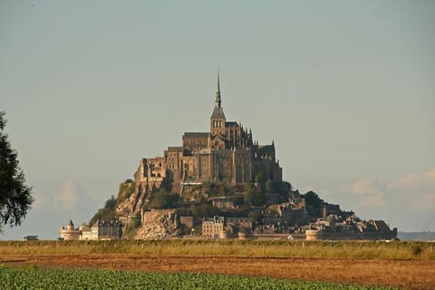 Gîte à 1,9 km du Mont St Michel House in Brittany