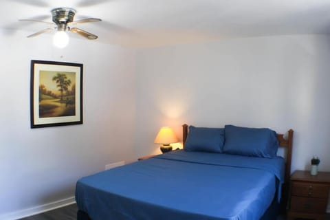 Newly Renovated 2-Bed near Downtown-North Shore House in Pittsburgh