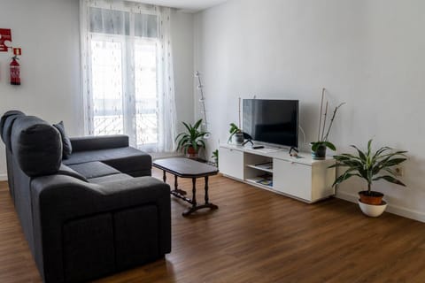 Communal lounge/ TV room, TV and multimedia, Living room, Seating area, Evening entertainment