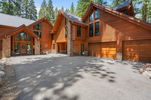 Spectacular low elevation home at its finest! House in Incline Village