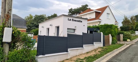 Property building, Street view