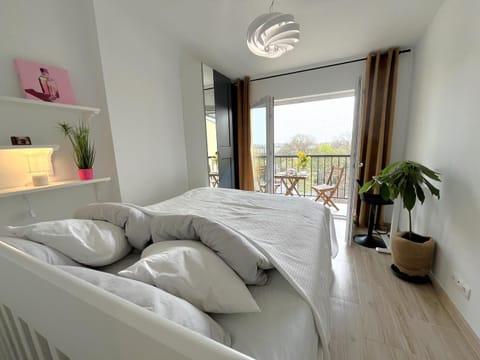 Bed, View (from property/room), Balcony/Terrace, Photo of the whole room, Bedroom