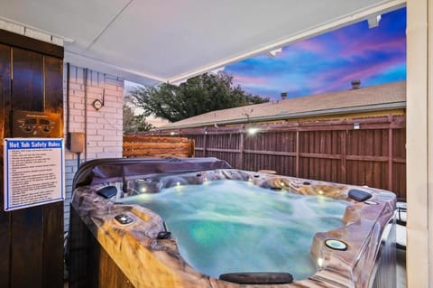 Natural landscape, Hot Tub, Pool view, Swimming pool, sunbed