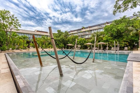 Swimming pool, Swimming pool