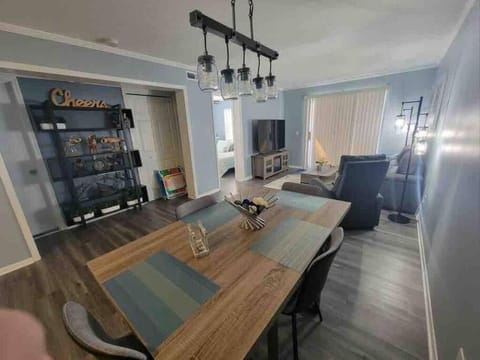 2022 Renovated 2-bdrm cozy, lovely condo w/parking! Apartment in Hilton Head Island