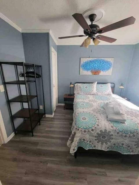 2022 Renovated 2-bdrm cozy, lovely condo w/parking! Apartment in Hilton Head Island