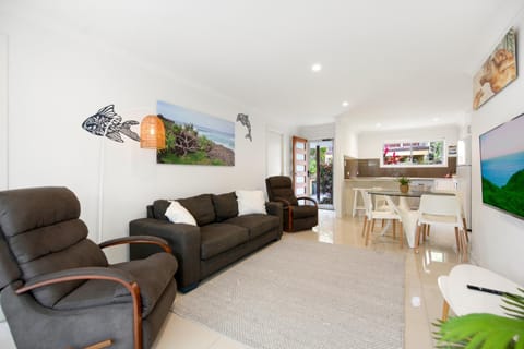 Kitchen or kitchenette, Lounge or bar