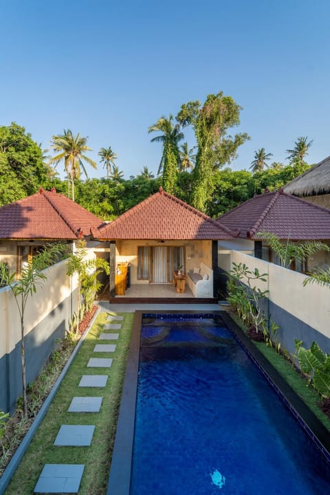 Property building, Day, Garden, Garden view, Pool view, Swimming pool, sunbed