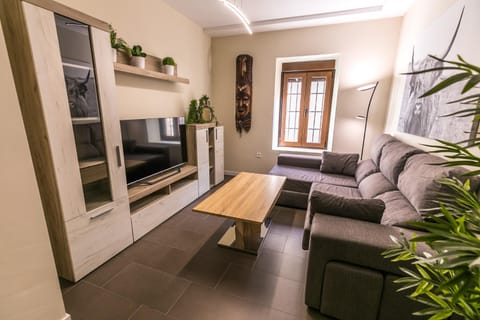 Communal lounge/ TV room, TV and multimedia, Living room, Seating area