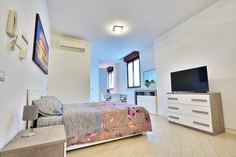 Bed, Bedroom, air conditioner