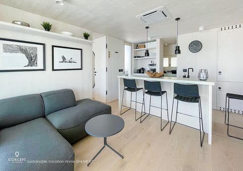 Coffee/tea facilities, Kitchen or kitchenette, Seating area, Dining area, minibar