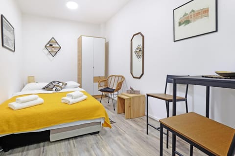 Bed, Seating area, Bedroom, hair dresser