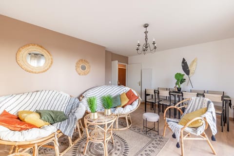 Living room, Seating area, Dining area