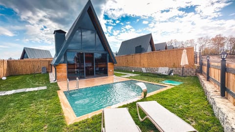 Property building, Day, Garden, Garden view, Pool view, Swimming pool, sunbed