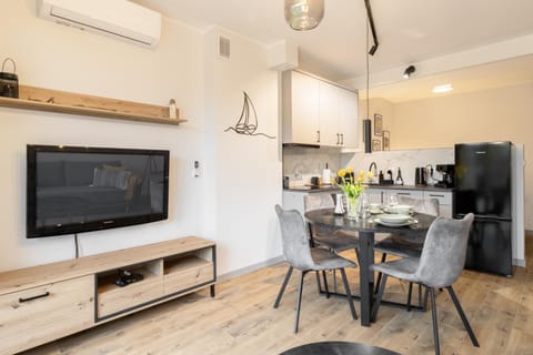 Kitchen or kitchenette, Dining area, air conditioner