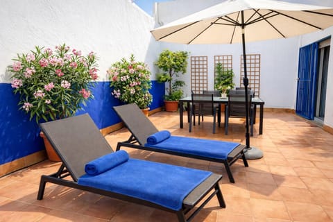 Patio, Inner courtyard view, sunbed