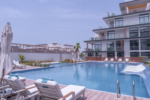 Day, Swimming pool, Swimming pool, sunbed