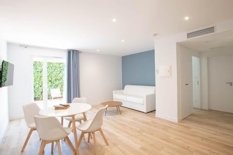 LOGIS LES CEPAGES / RESTAURANT LE RAISIN Apartment in Bourgogne-Franche-Comté