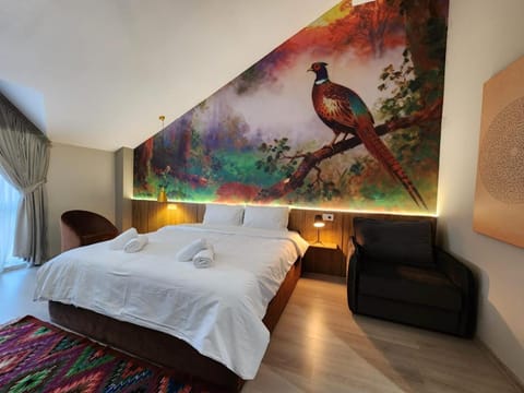 Bed, Day, Photo of the whole room, Decorative detail, Bedroom, furniture