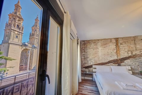 Bed, Photo of the whole room, Bedroom, Landmark view