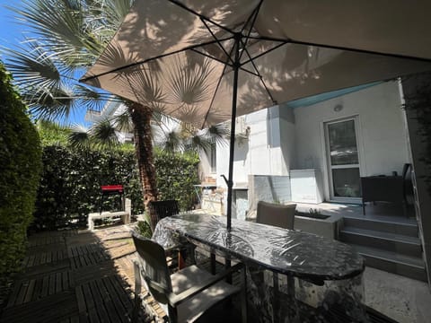 Property building, Spring, Day, Garden, View (from property/room), Balcony/Terrace, Garden view