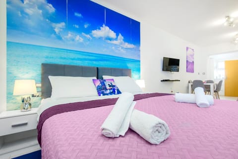 Bed, Photo of the whole room