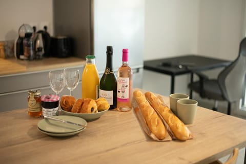 Food and drinks, Food, Breakfast, Continental breakfast, Drinks