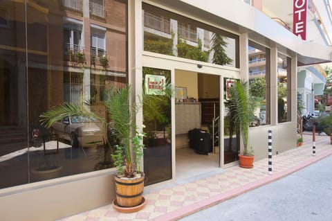 Facade/entrance