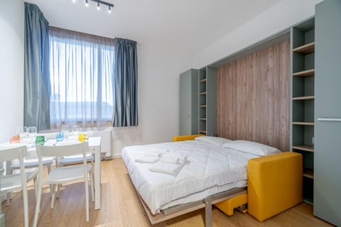 Bed, Photo of the whole room, Dining area, Bedroom