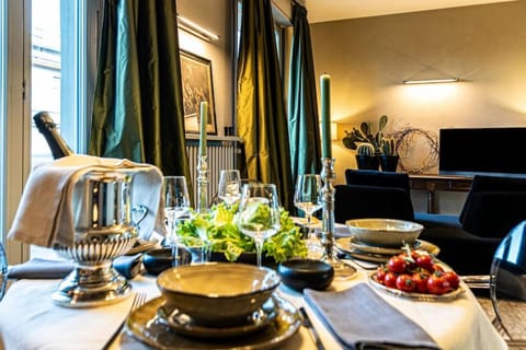 Living room, Seating area, Dining area