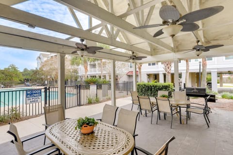 3 Mi to Folly Beach Condo with Pool Access! Apartment in James Island
