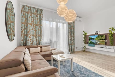 Communal lounge/ TV room, TV and multimedia, Living room, Seating area, Evening entertainment