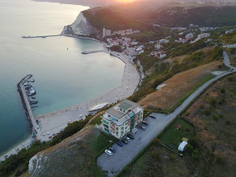 Facade/entrance, Bird's eye view, On site, City view, Sea view, Sunset