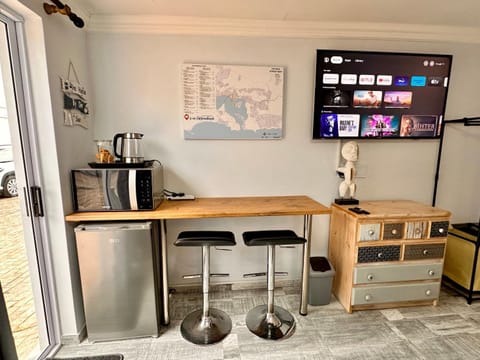 TV and multimedia, Coffee/tea facilities, minibar