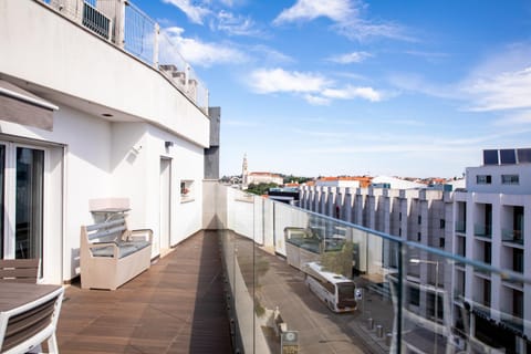 Day, Natural landscape, Balcony/Terrace