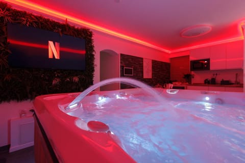 Hot Tub, Spa and wellness centre/facilities