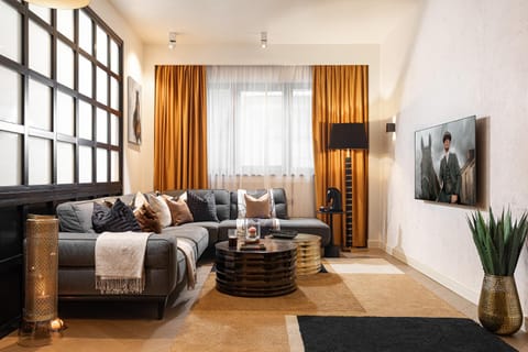 TV and multimedia, Living room, Seating area