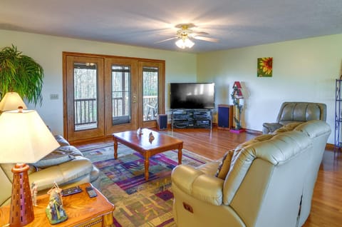 Byrdstown Apartment Less Than 4 Mi to Dale Hollow Lake! Apartment in Tennessee