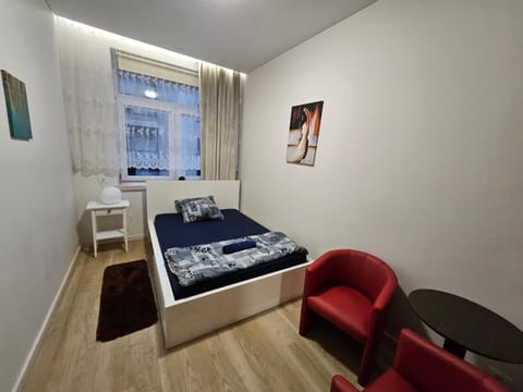 Bed, Photo of the whole room, Seating area, Bedroom