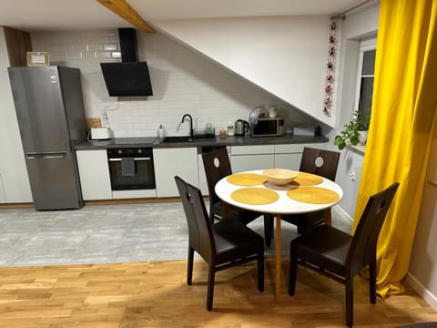 Kitchen or kitchenette, Seating area, Dining area, dishwasher, minibar, stove, toaster