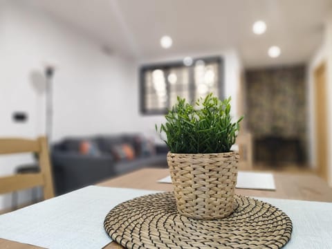 Seating area, Dining area