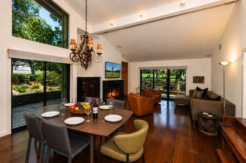Seating area, Dining area