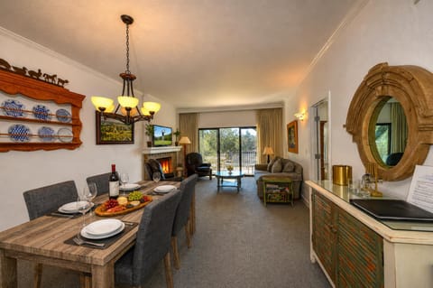 Seating area, Dining area