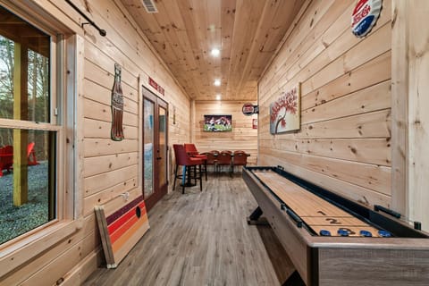 Game Room, Seating area