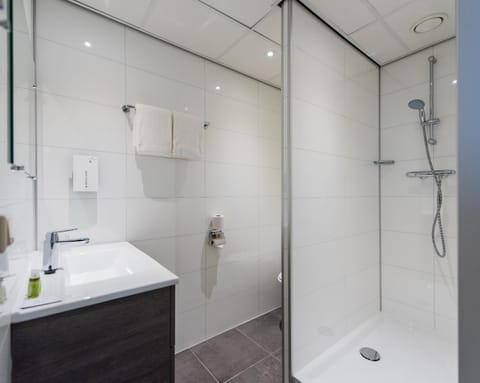 Shower, Toilet, Bathroom, Bathroom, TV and multimedia